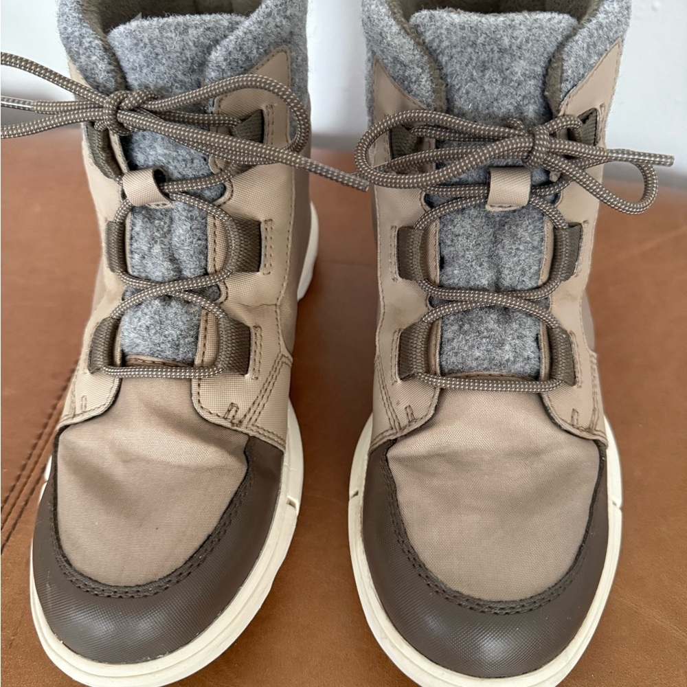 Sorel winter boot FAN-FAVORITE FELT
cosy detail switches things up from fur 7 - Picture 2 of 10